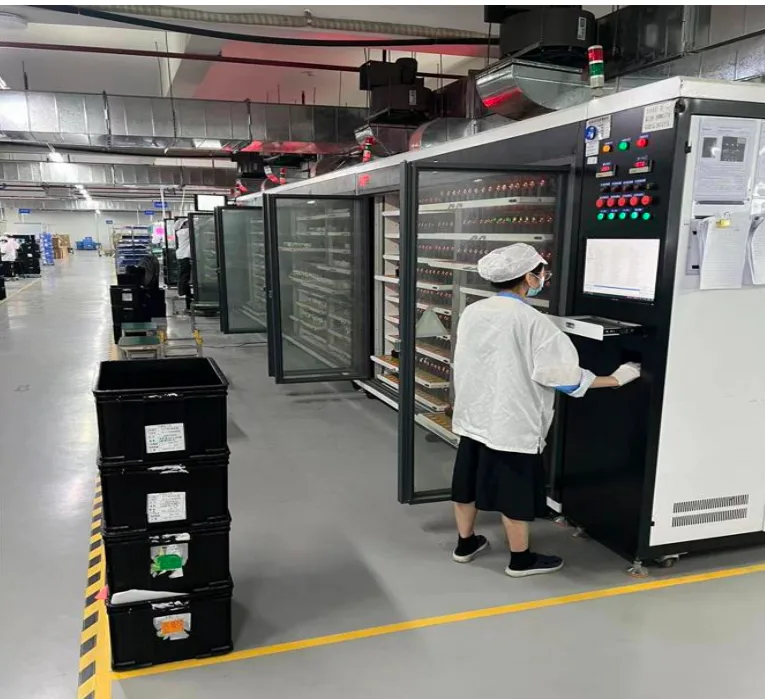 Semi-automatic intelligent aging cabinet